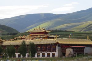 Trehor Kagyu Begun Monastery in front of rolling hills
